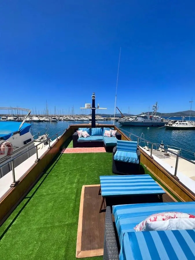 مبيت وإفطار ألغيرو Boat & Breakfast Alicudi
