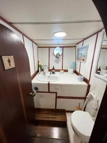 فندق مبيت وإفطار مبيت وإفطار ألغيرو Boat & Breakfast Alicudi إيطاليا