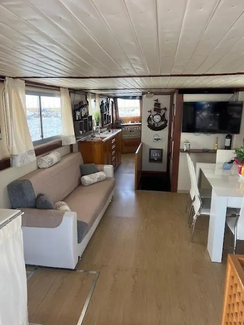 مبيت وإفطار ألغيرو Boat & Breakfast Alicudi 0*,