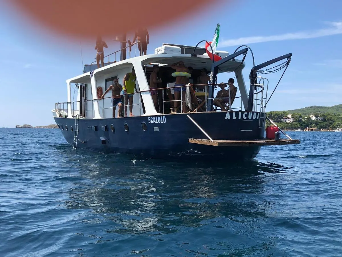 فندق مبيت وإفطار مبيت وإفطار ألغيرو Boat & Breakfast Alicudi